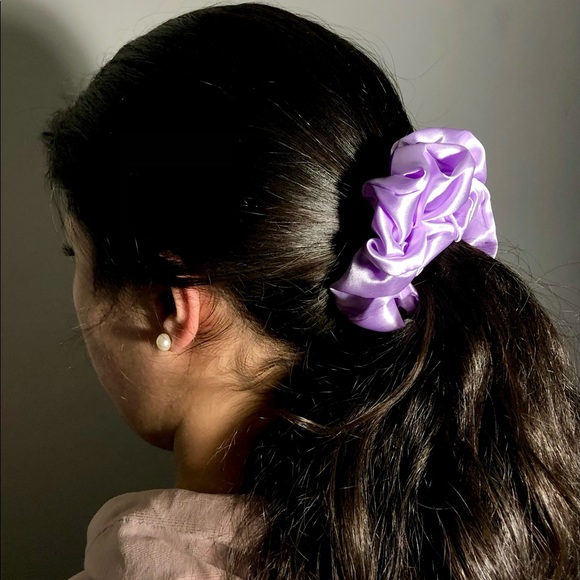 ✨3 PACK HANDMADE STYLISH SCRUNCHIES💜🤍🖤 - Picture 2 of 7